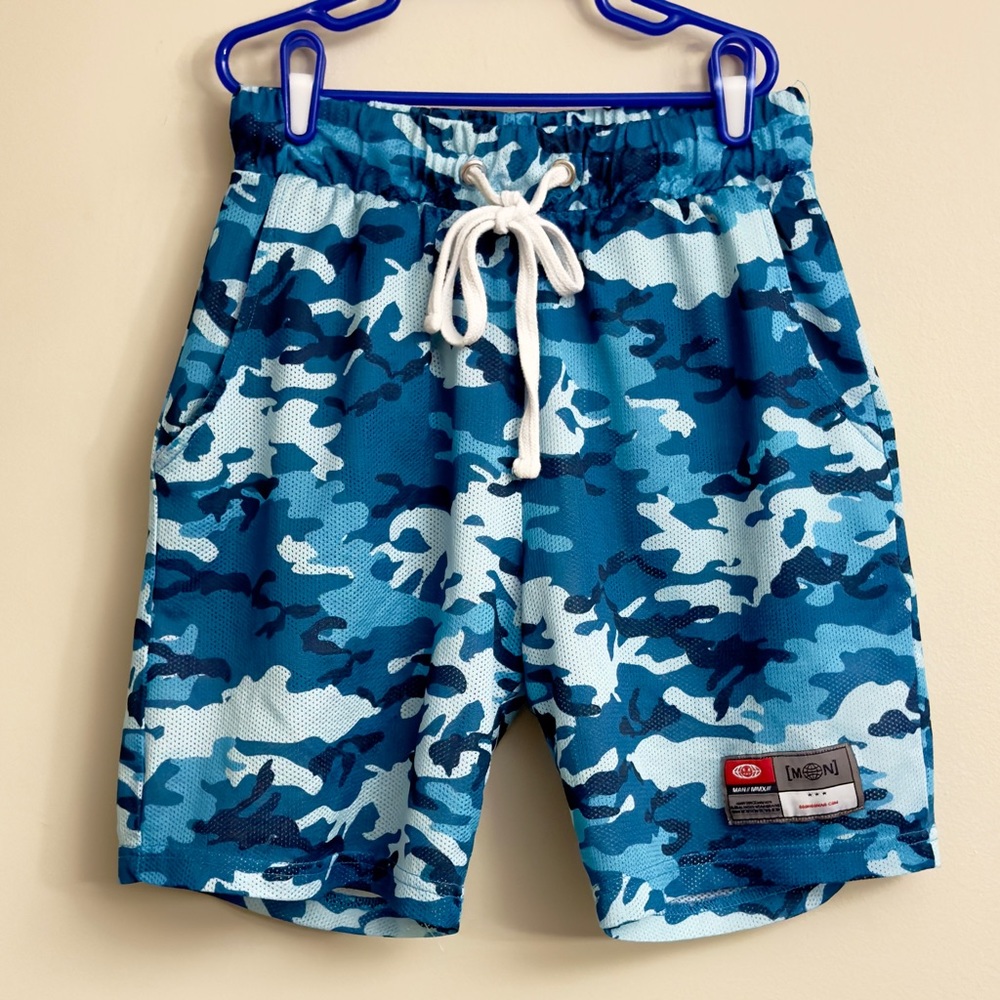 Vintage Men’s Boohoo Man Camo Shorts Size S